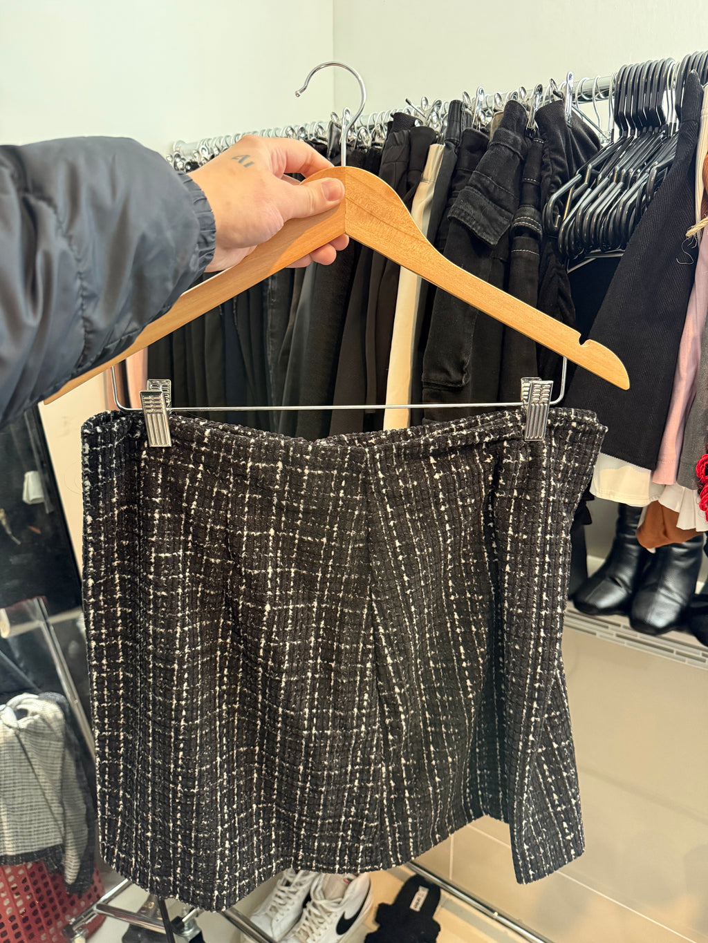 Unbranded Black & White Set