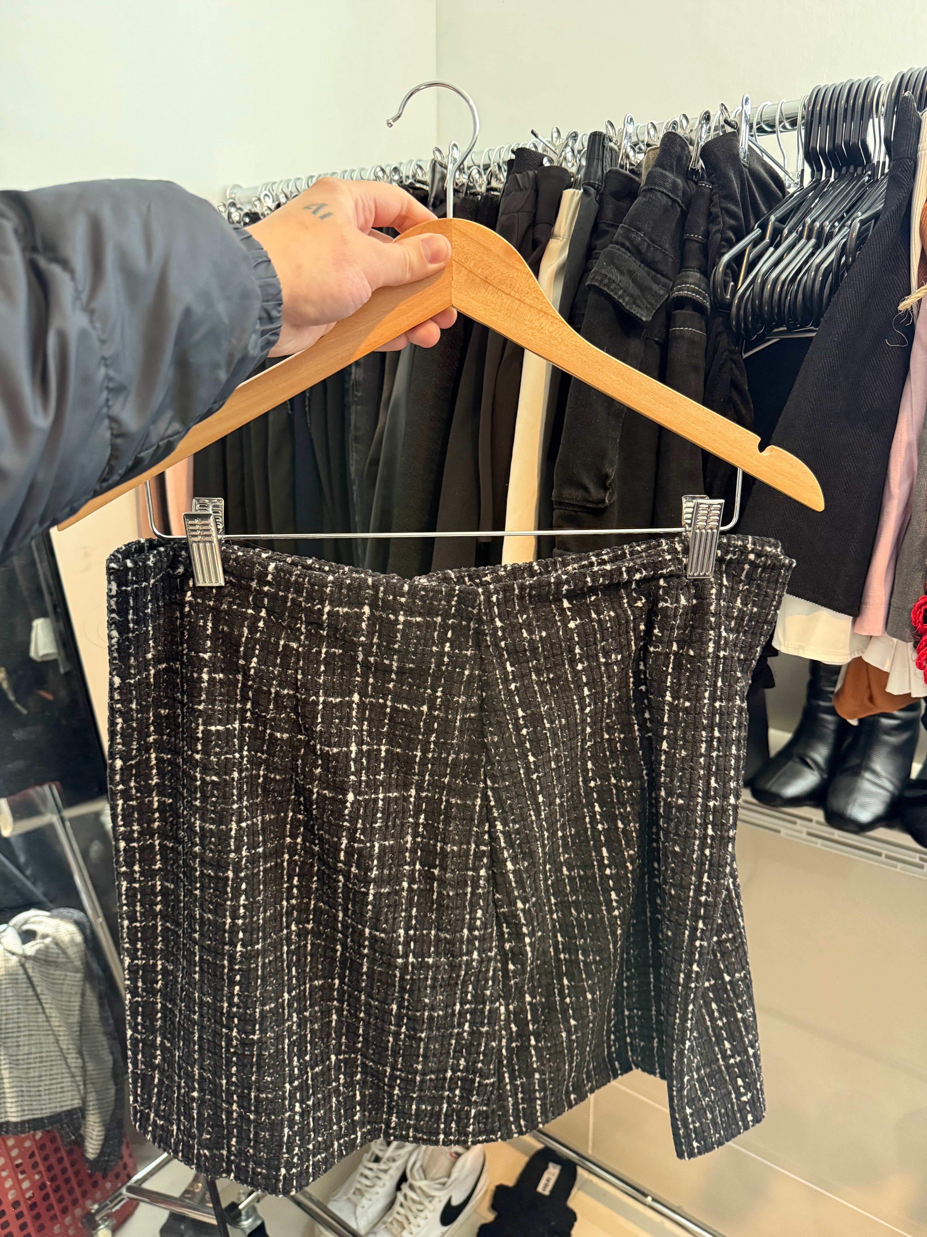 Unbranded Black & White Set