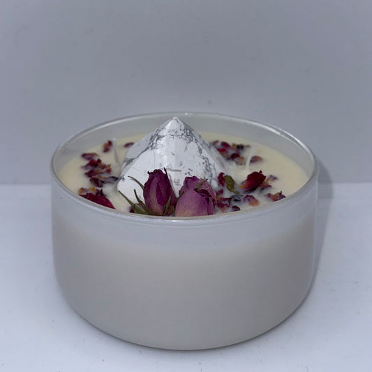 Howlite Cut Base Crystal Candle (400ml)
